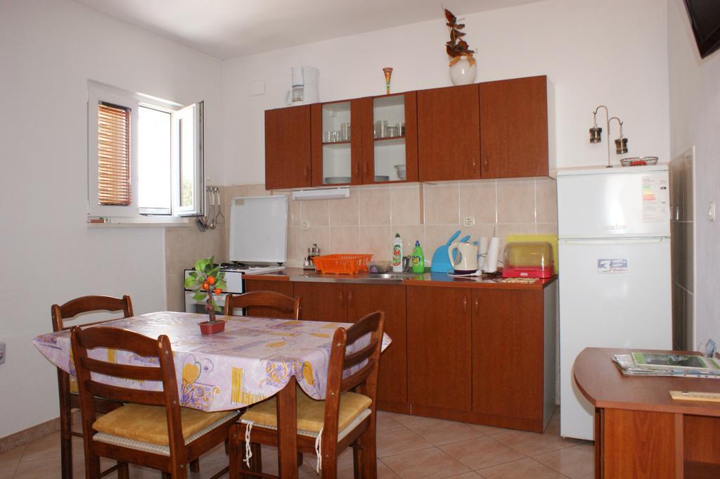 Apartments Kairos - Bili 9 Kaštela Esterno foto