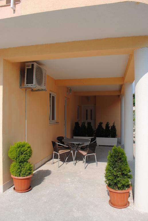 Apartments Kairos - Bili 9 Kaštela Esterno foto