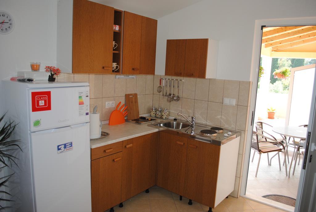 Apartments Kairos - Bili 9 Kaštela Esterno foto
